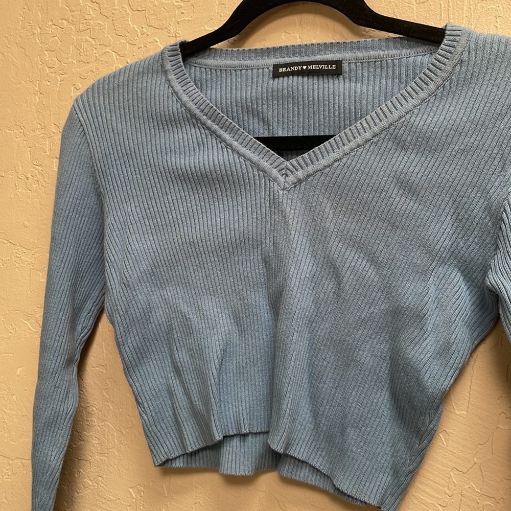 Brandy Melville Cropped Sweater - Picture 4 of 7
